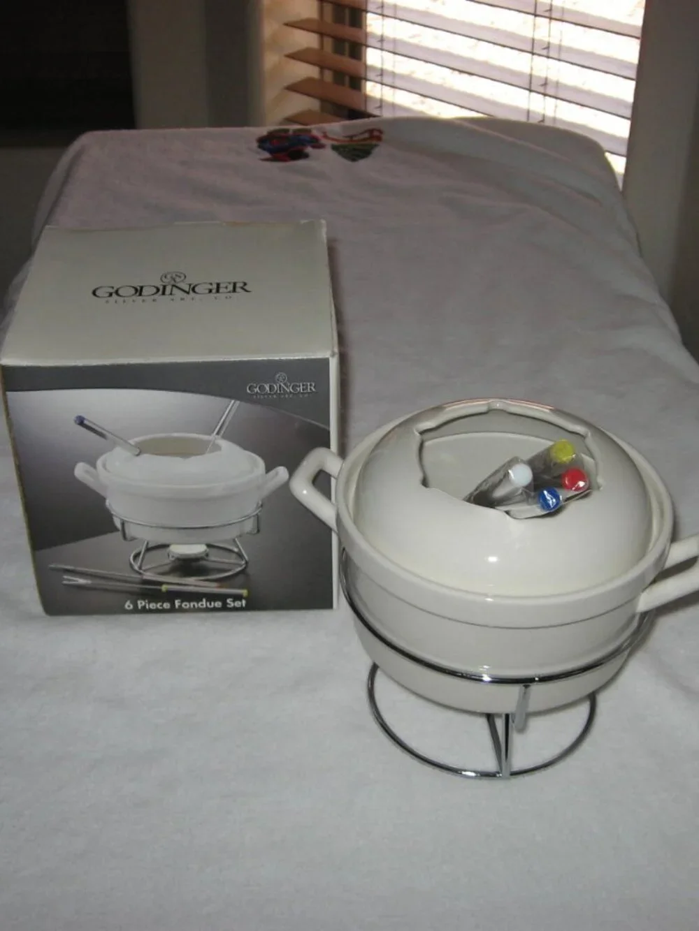 Godinger 6pc Fondue Set Porcelain Pot 4 Forks NIB